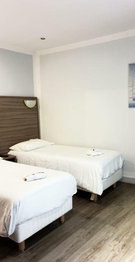 Twin Room,834181358:JPEG