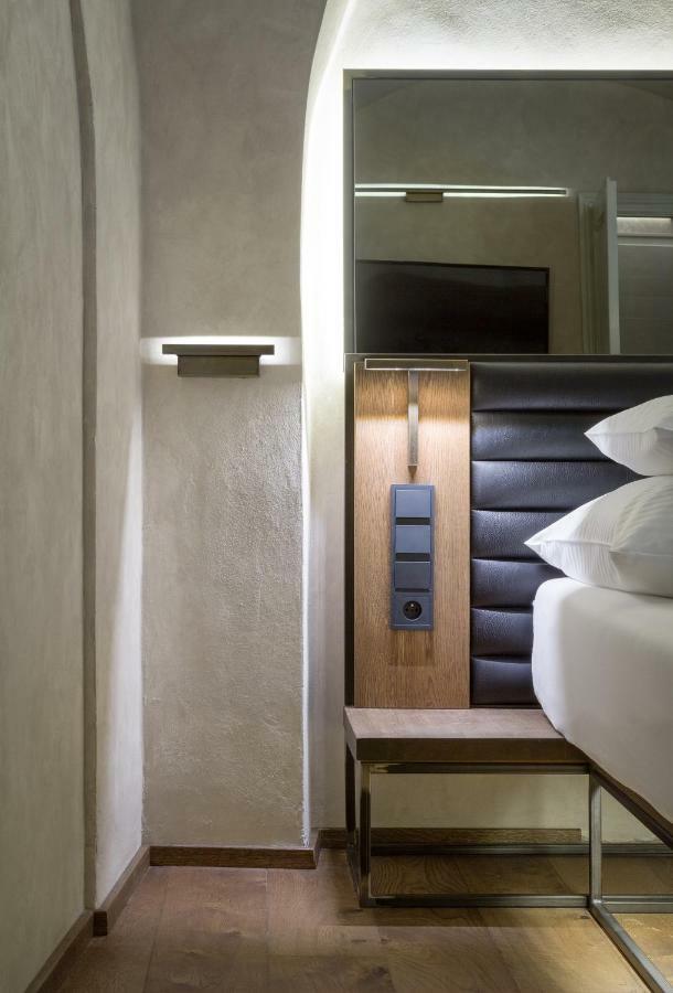 Double Room,834912101:JPEG
