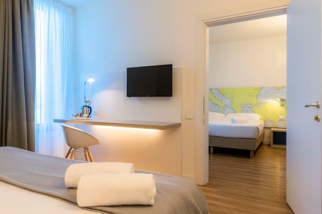 Two Connecting Double Rooms,835287377:JPEG
