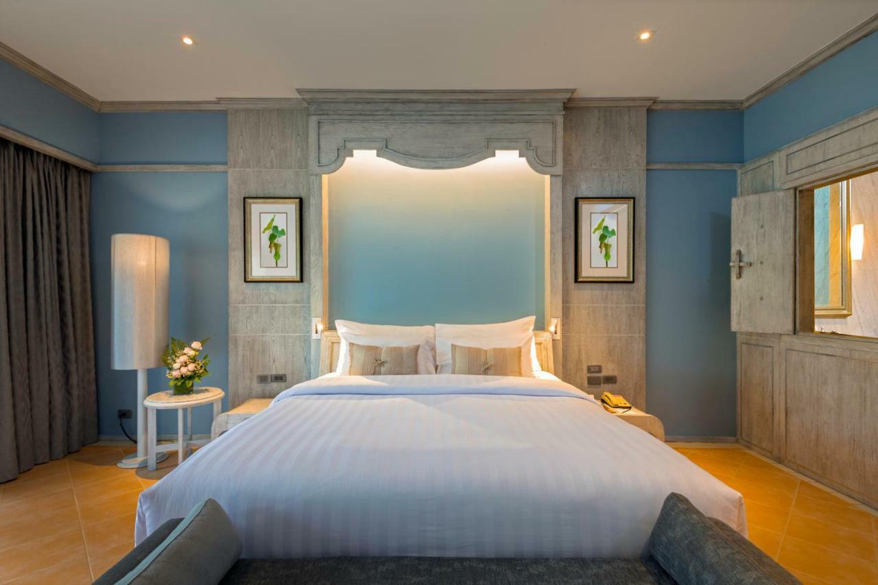 Deluxe Double or Twin Room Pool View