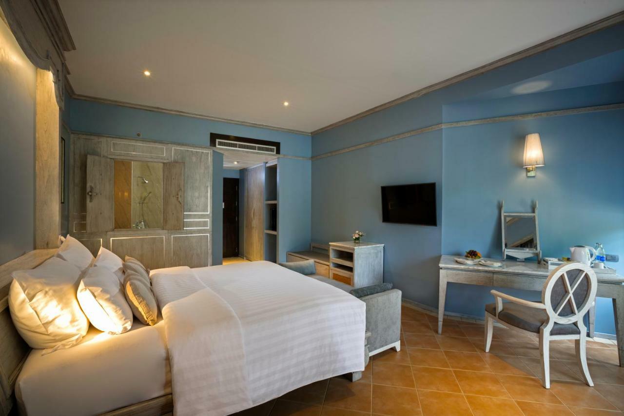 Deluxe Double or Twin Room Pool View