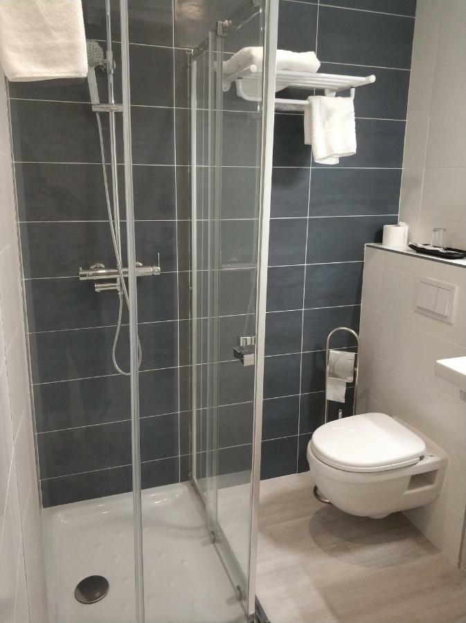 Single Room,835586576:JPEG