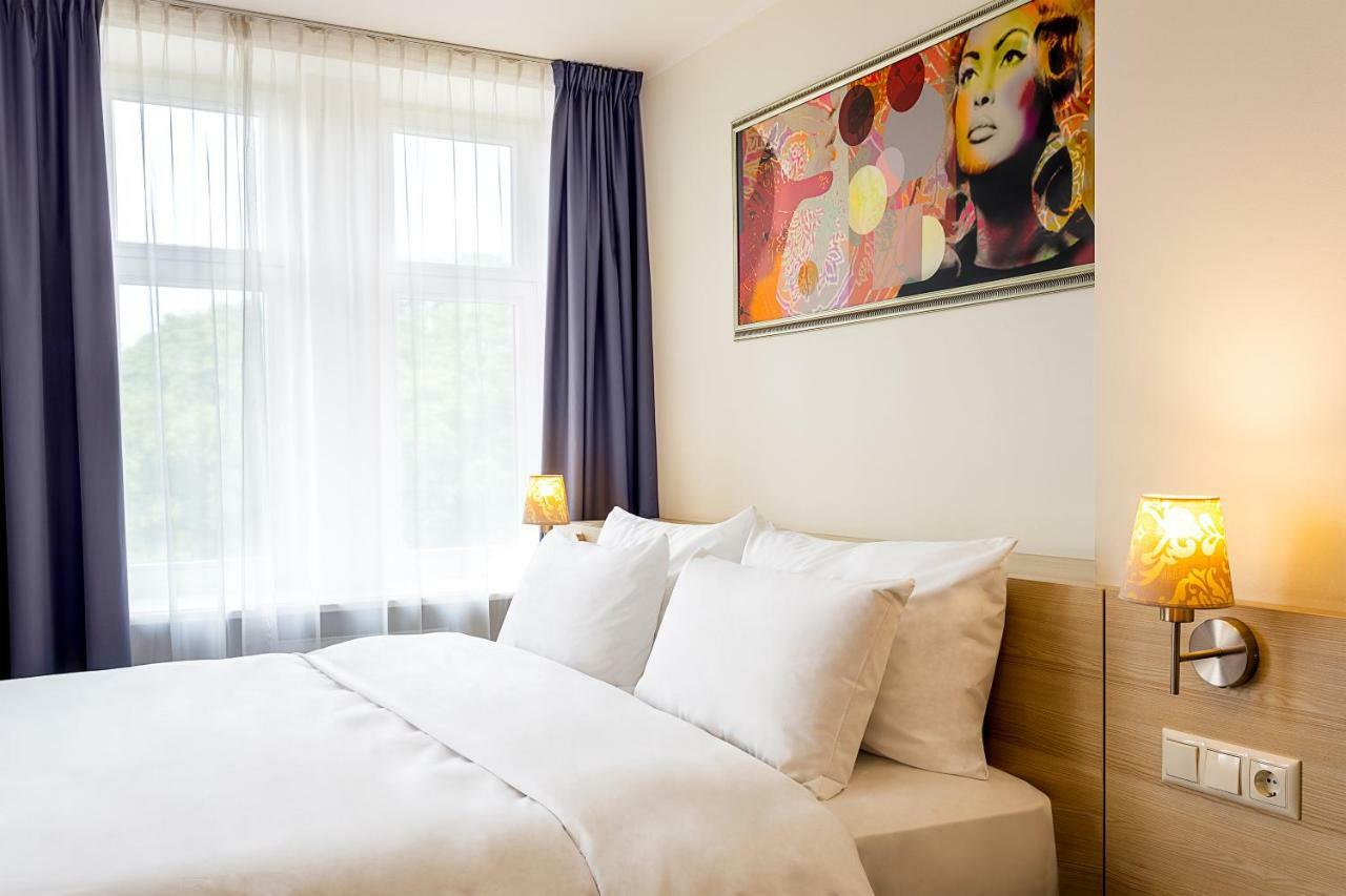 Cozy Queen Room,1006866043:JPEG