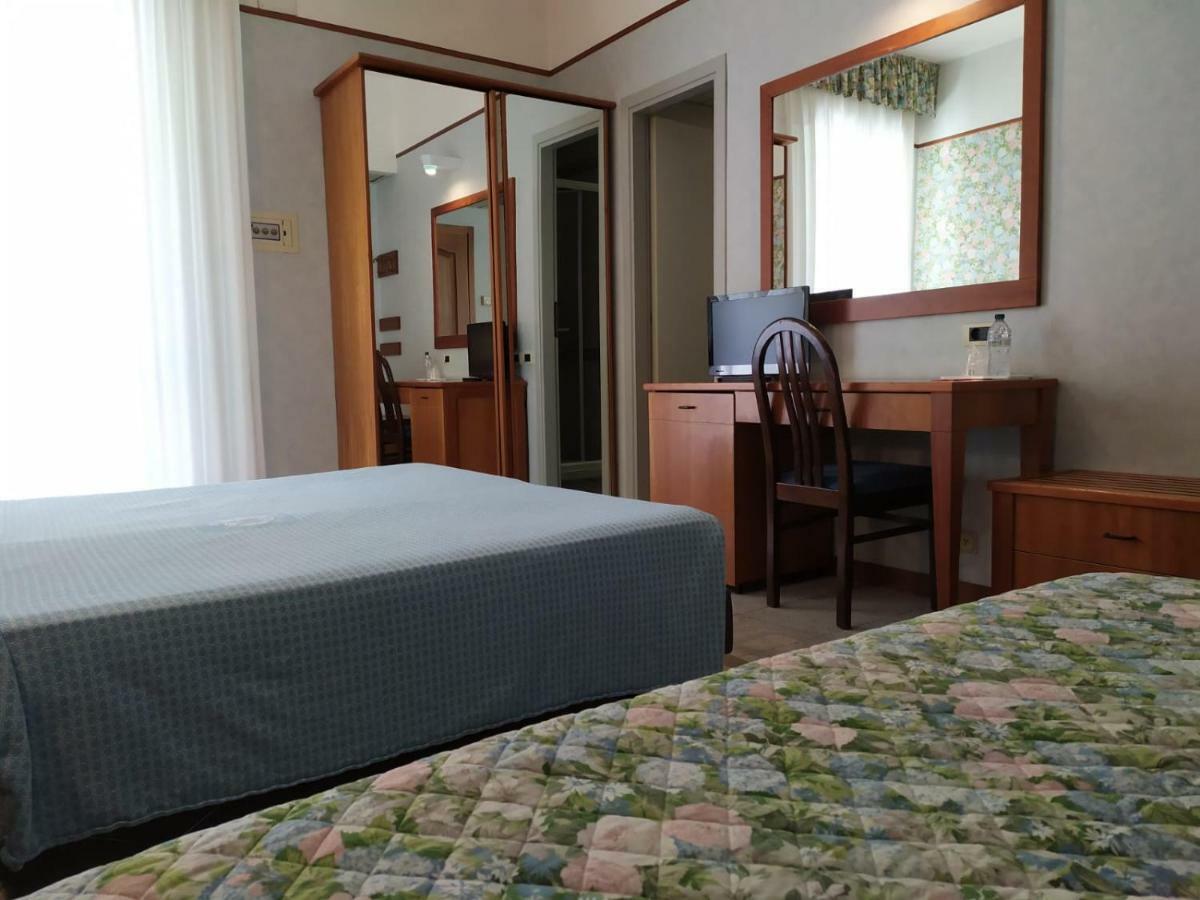 Double or Twin Room,835621694:JPEG