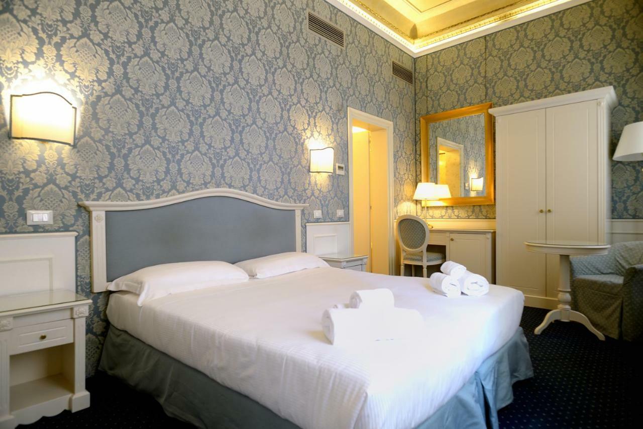 Double or Twin Room,893409340:JPEG