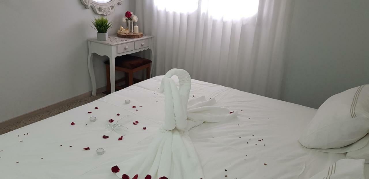Double or Twin Room Romantic,836078567:JPEG