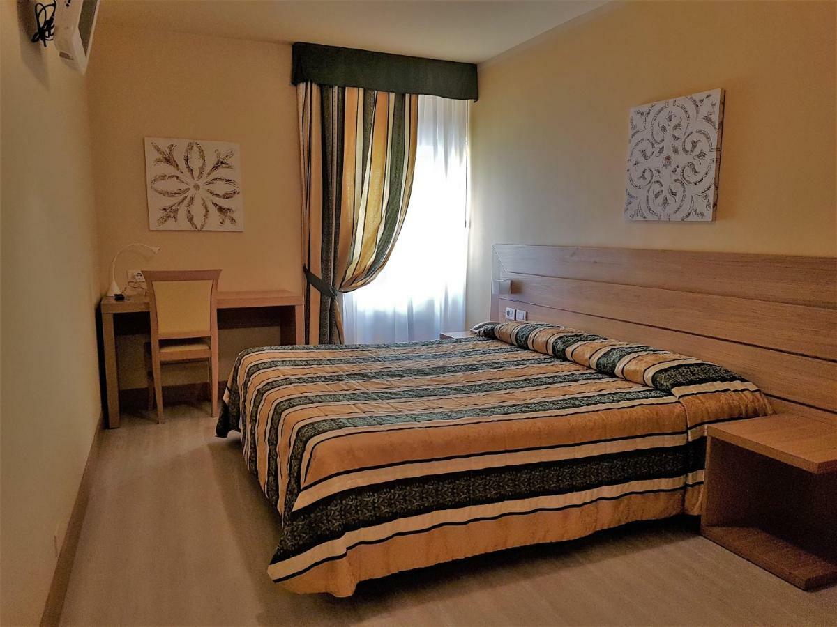 Double or Twin Room,837814343:JPEG