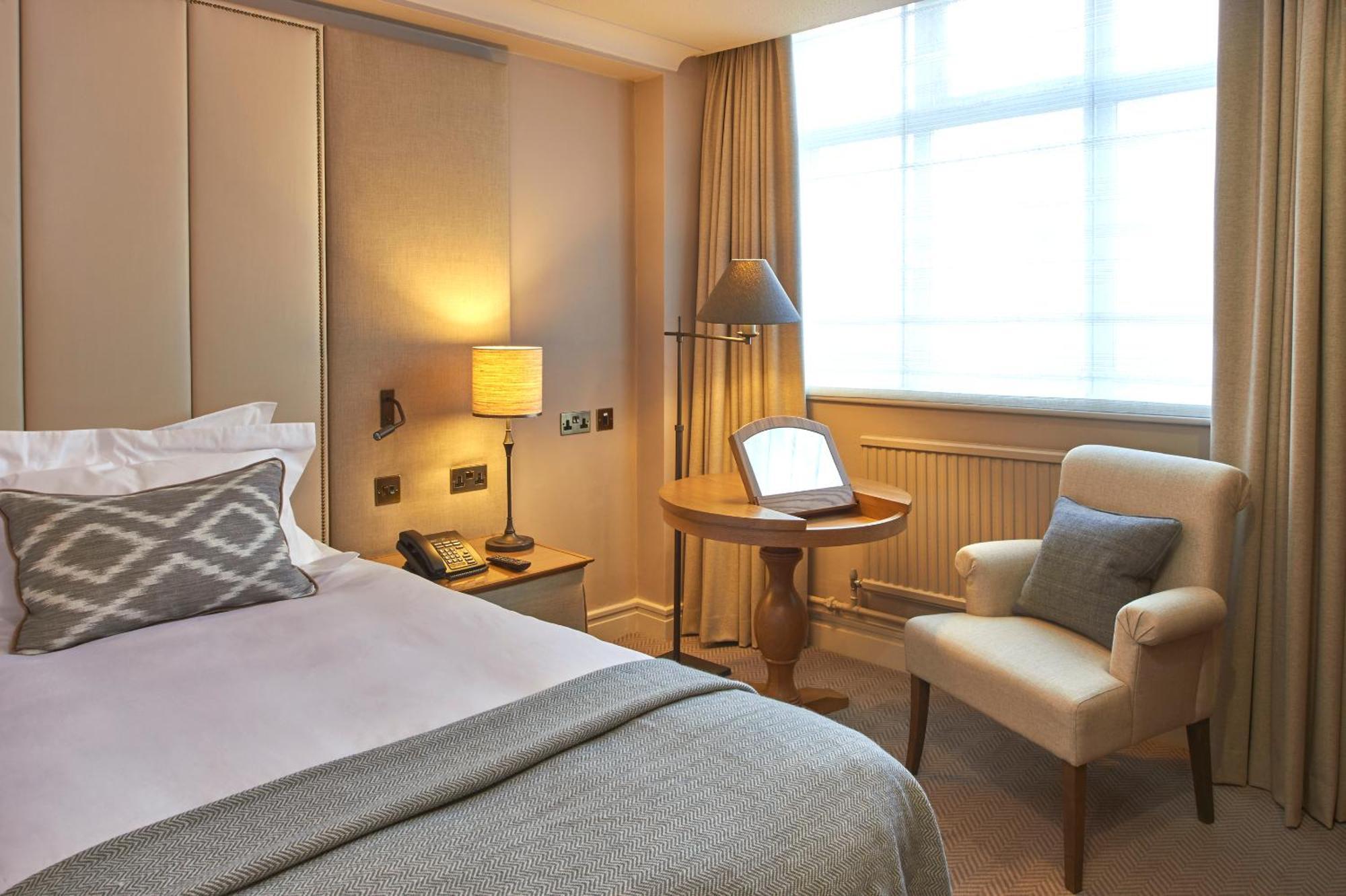 Sidings Annex Room 5 Min walk from Reception