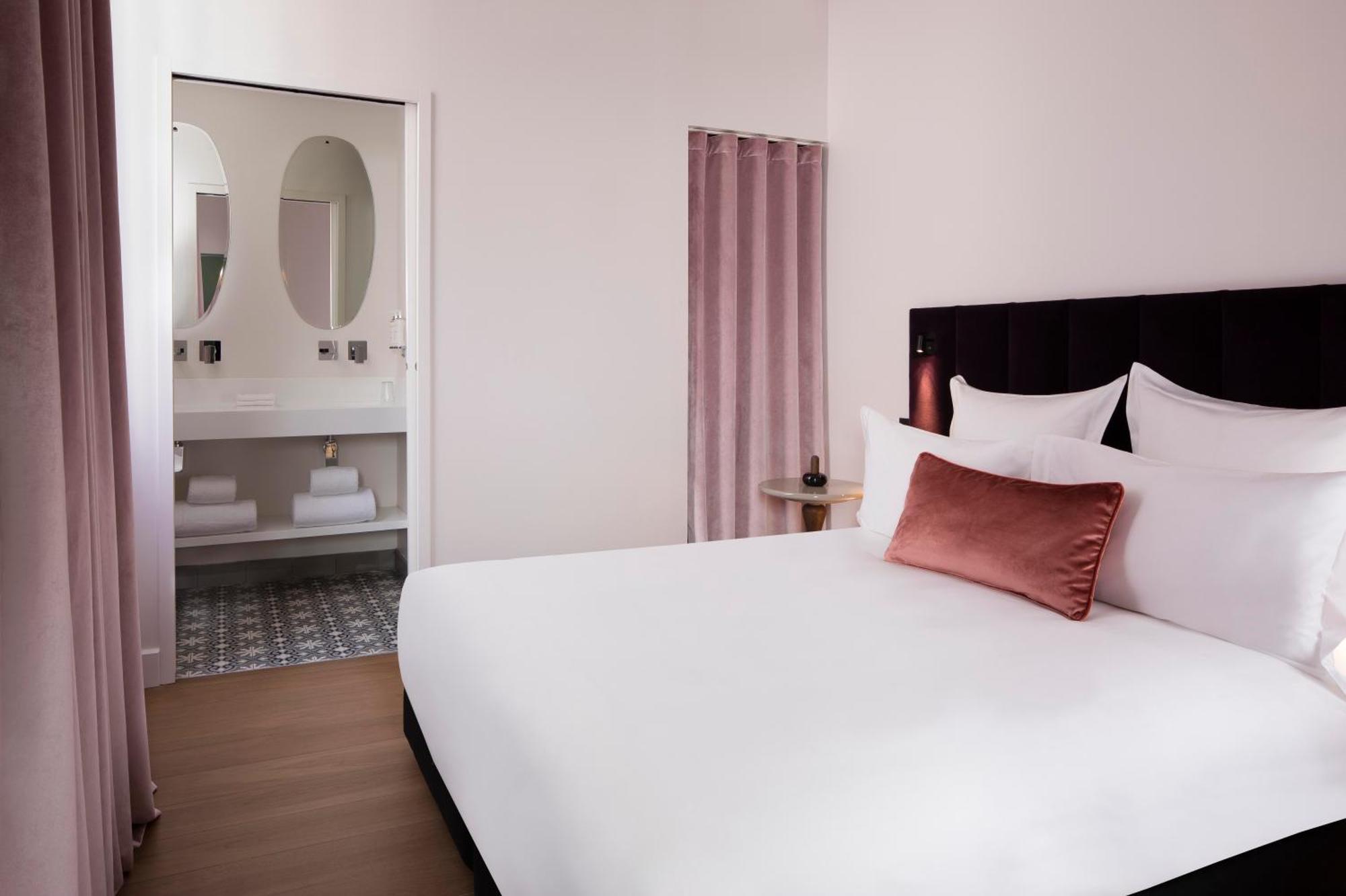 Signature Suite,812781195:JPEG