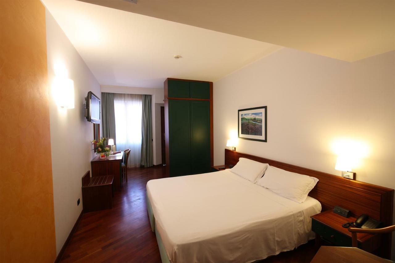 Standard Double or Twin Room Ground Floor,693893832:JPEG