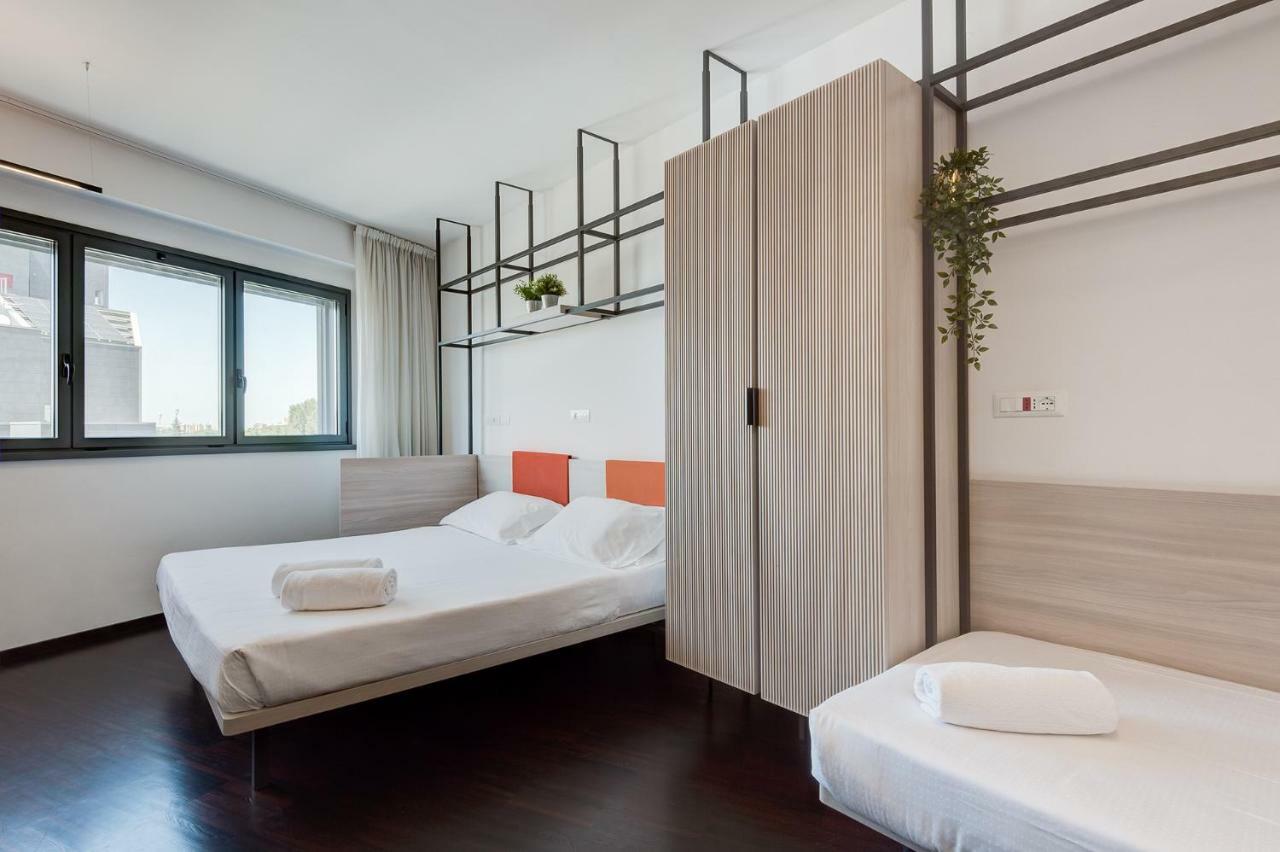 Two Connecting Rooms,844619522:JPEG