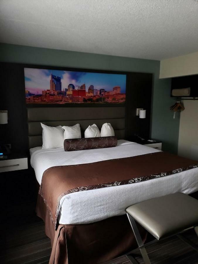 King Suite (Complimentary Happy Hour M-Sa)