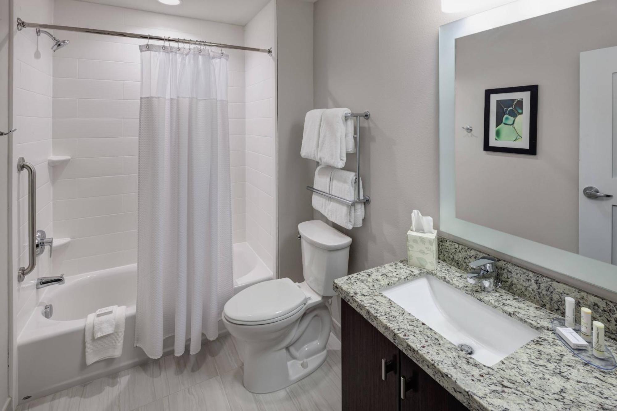 One-Bedroom Queen Suite,1363798490:JPEG