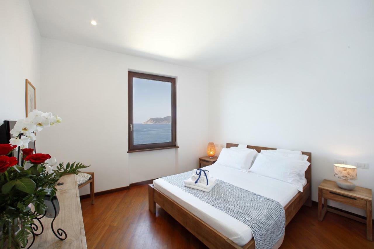 Large Double Room Sea View,906002110:JPEG