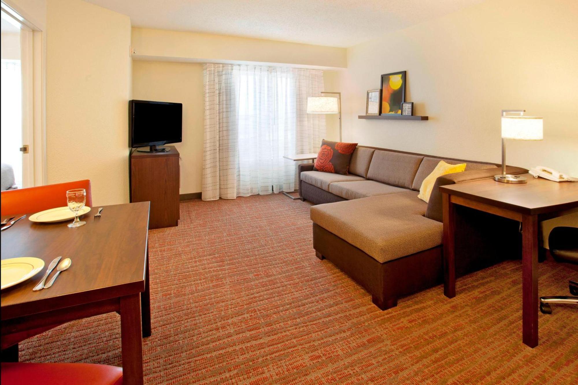 King Studio with Sofa Bed and Fireplace