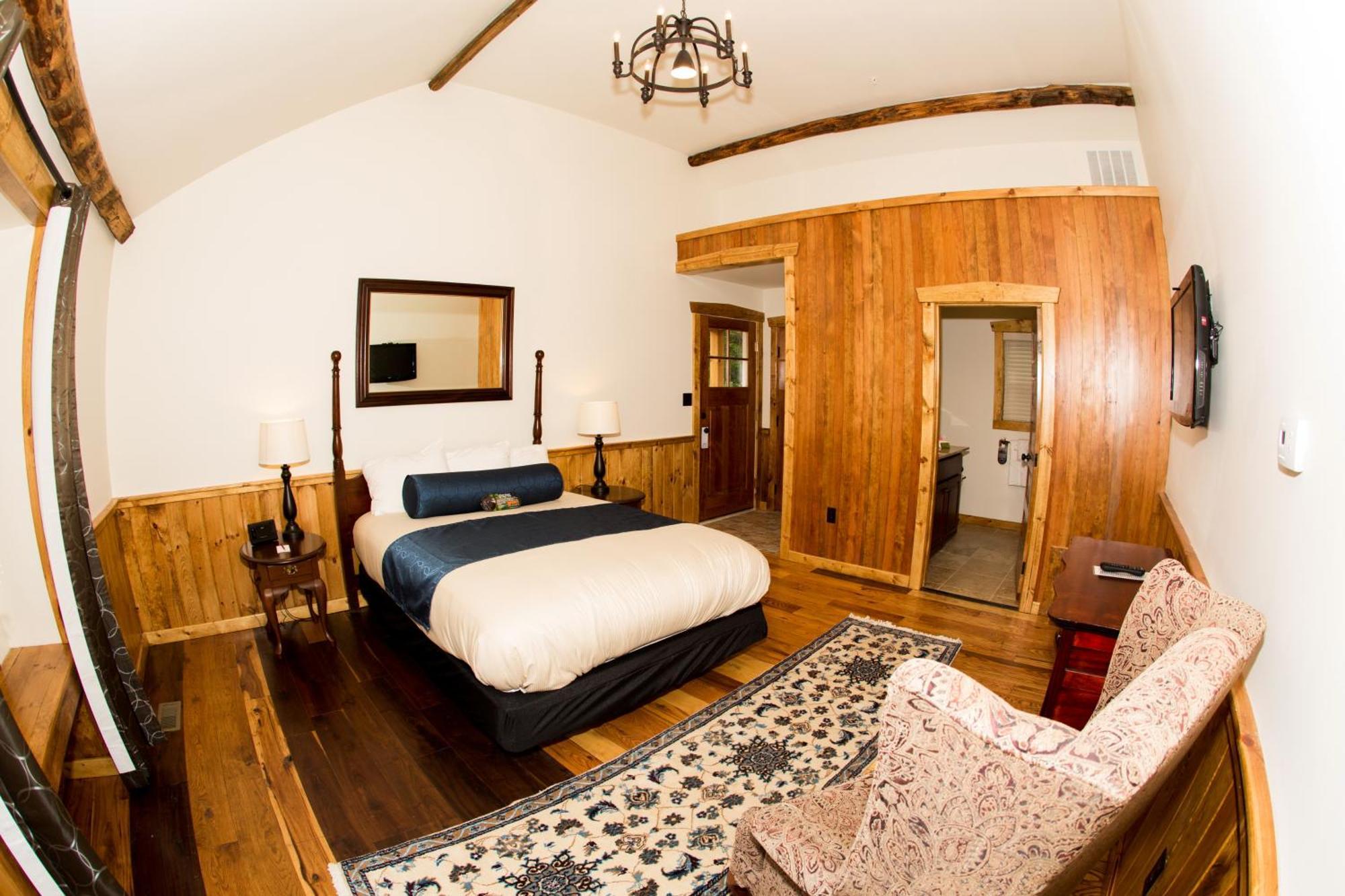 Deluxe Queen Room
