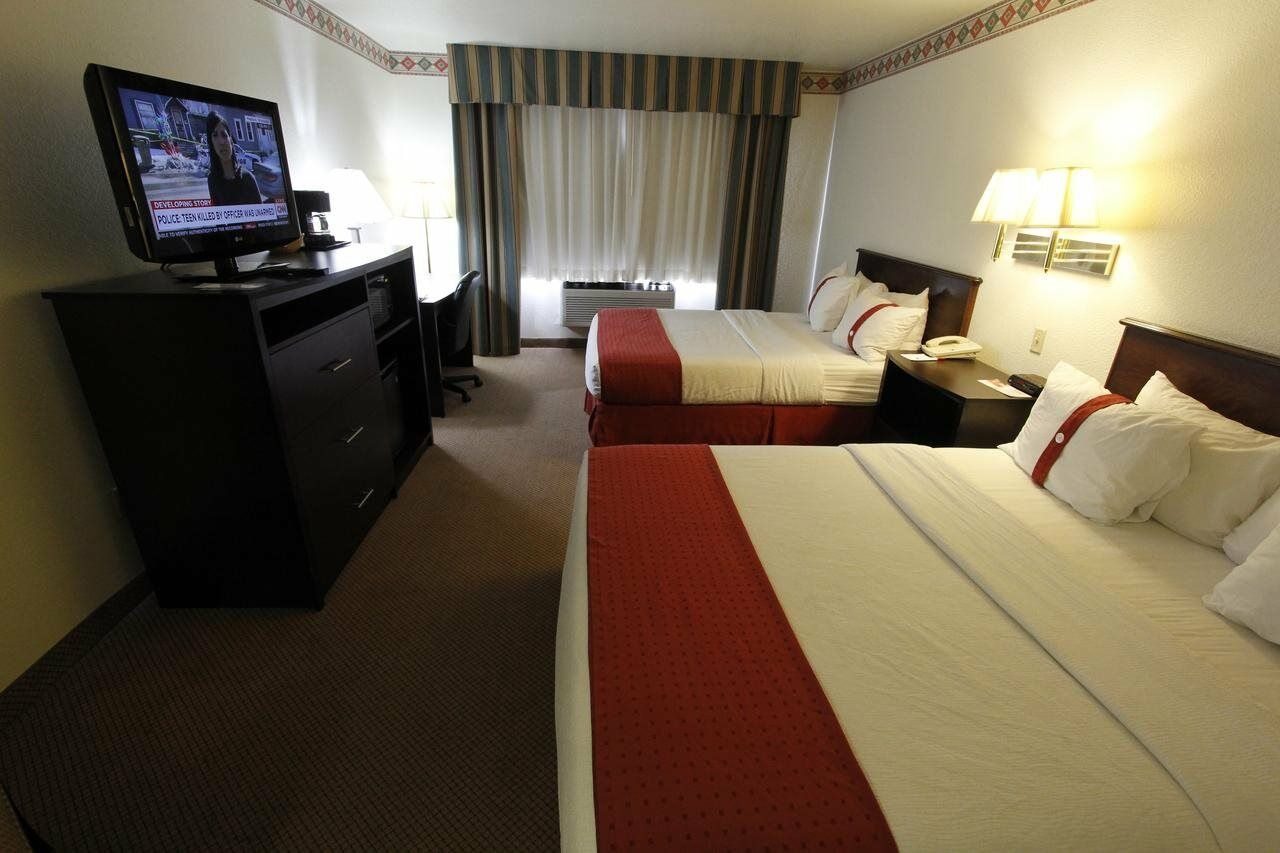 Queen Room Two Queen Beds Non-Smoking