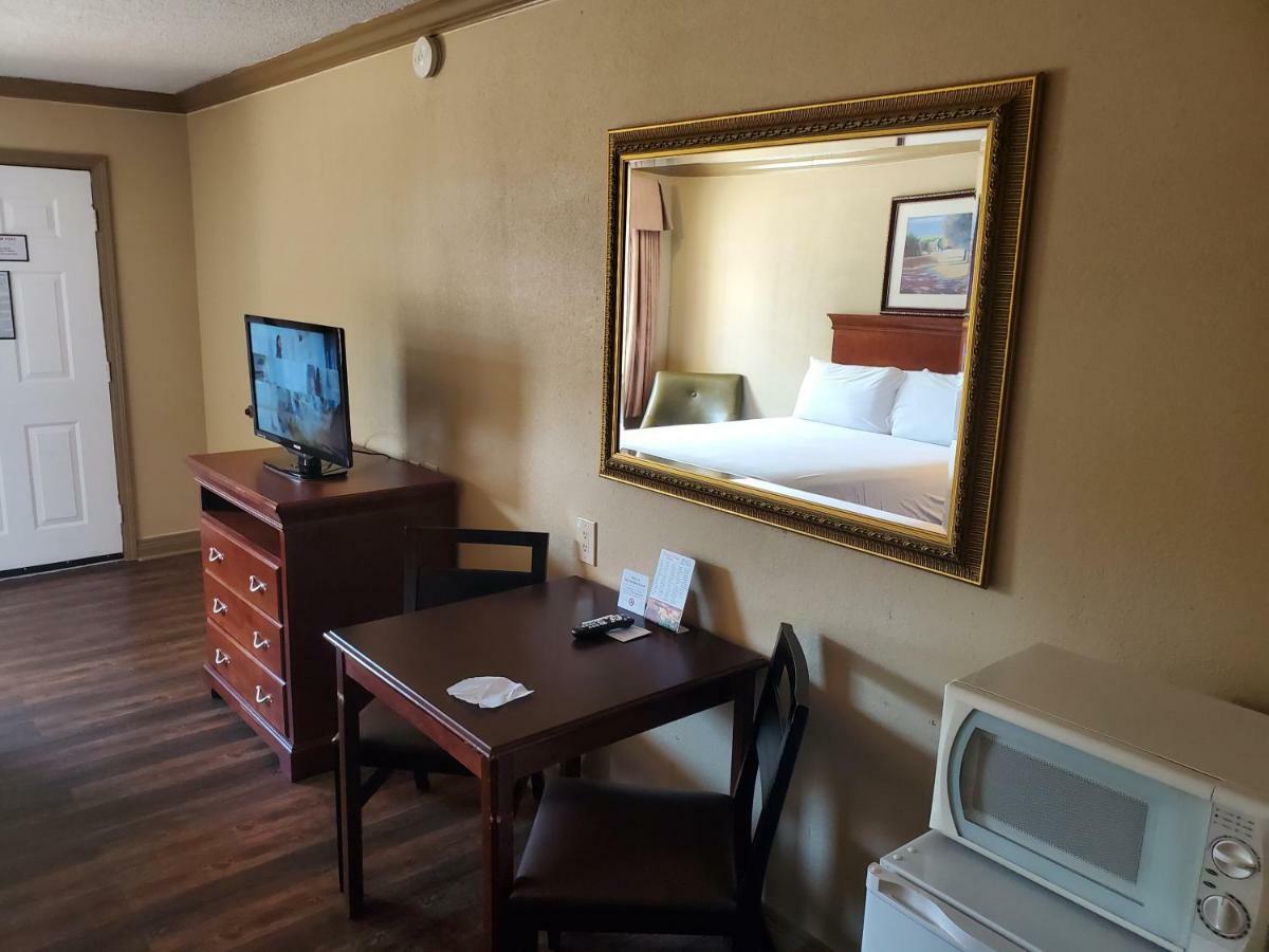 Standard Queen Room