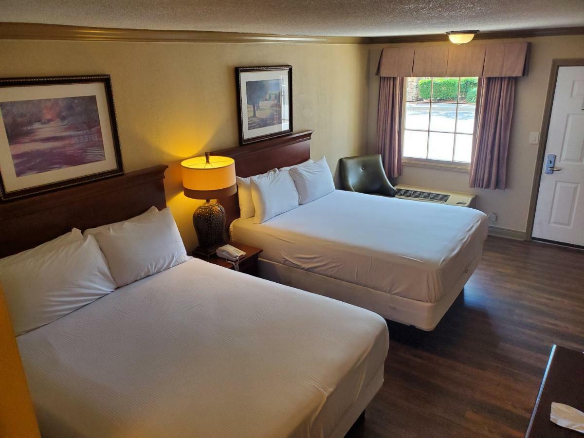 Standard Queen Room