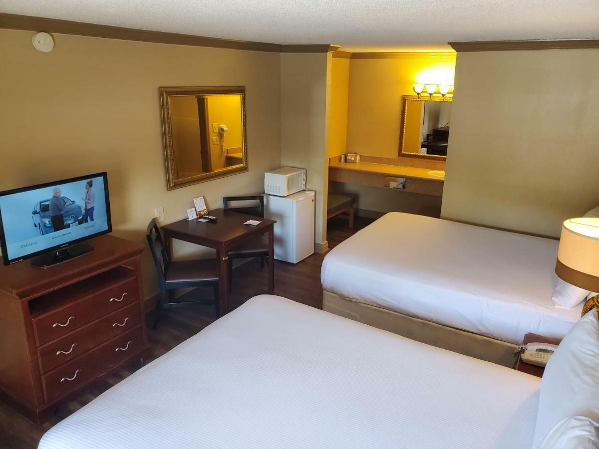 Standard Queen Room