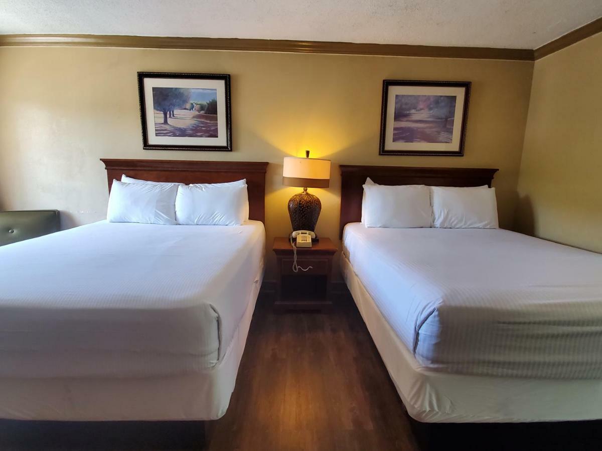 Standard Queen Room