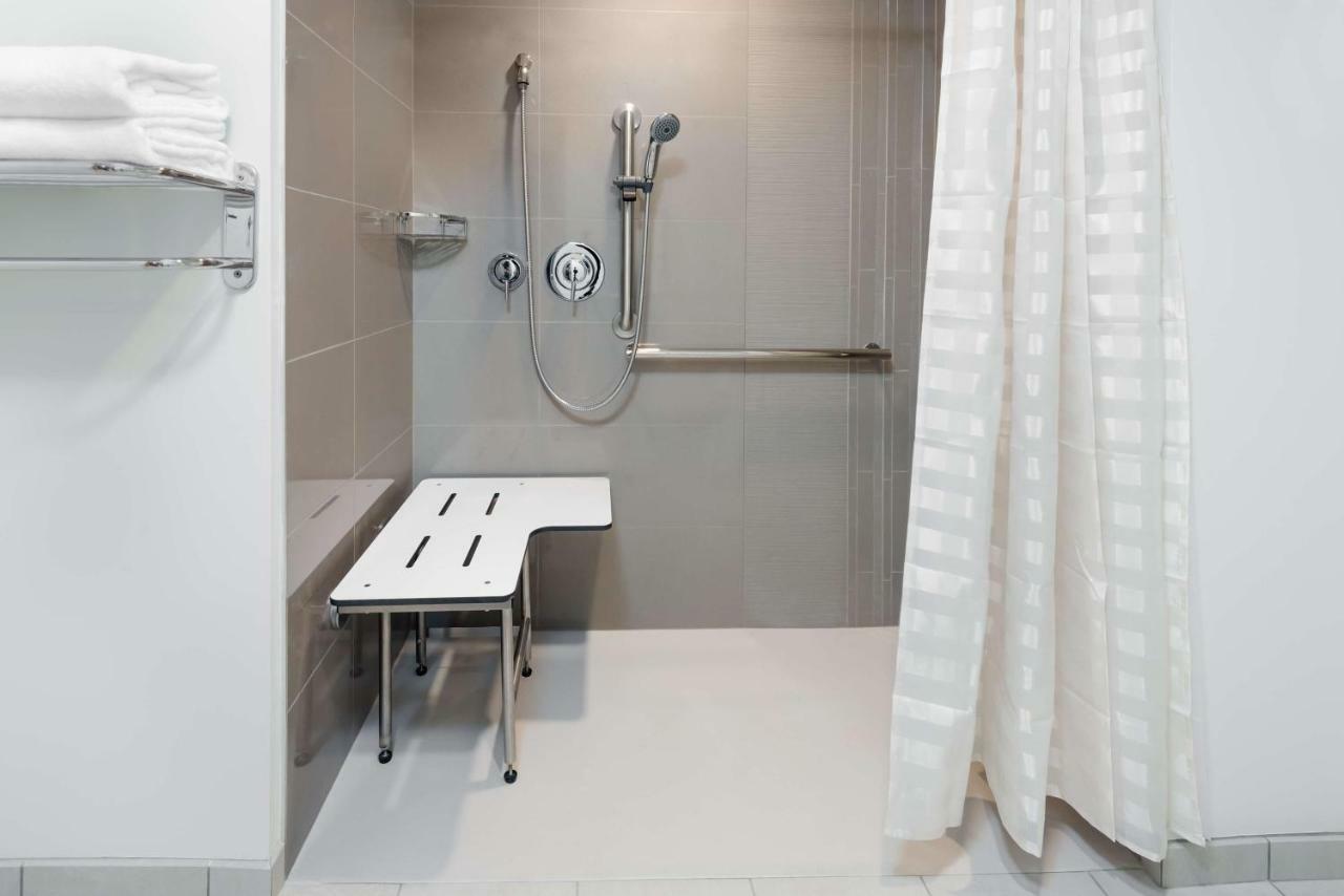 Den King Room Sofa Bed Roll Shower Disability Access
