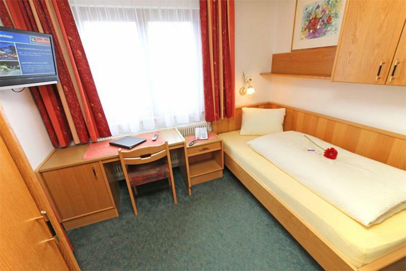 Single Room,846939800:JPEG