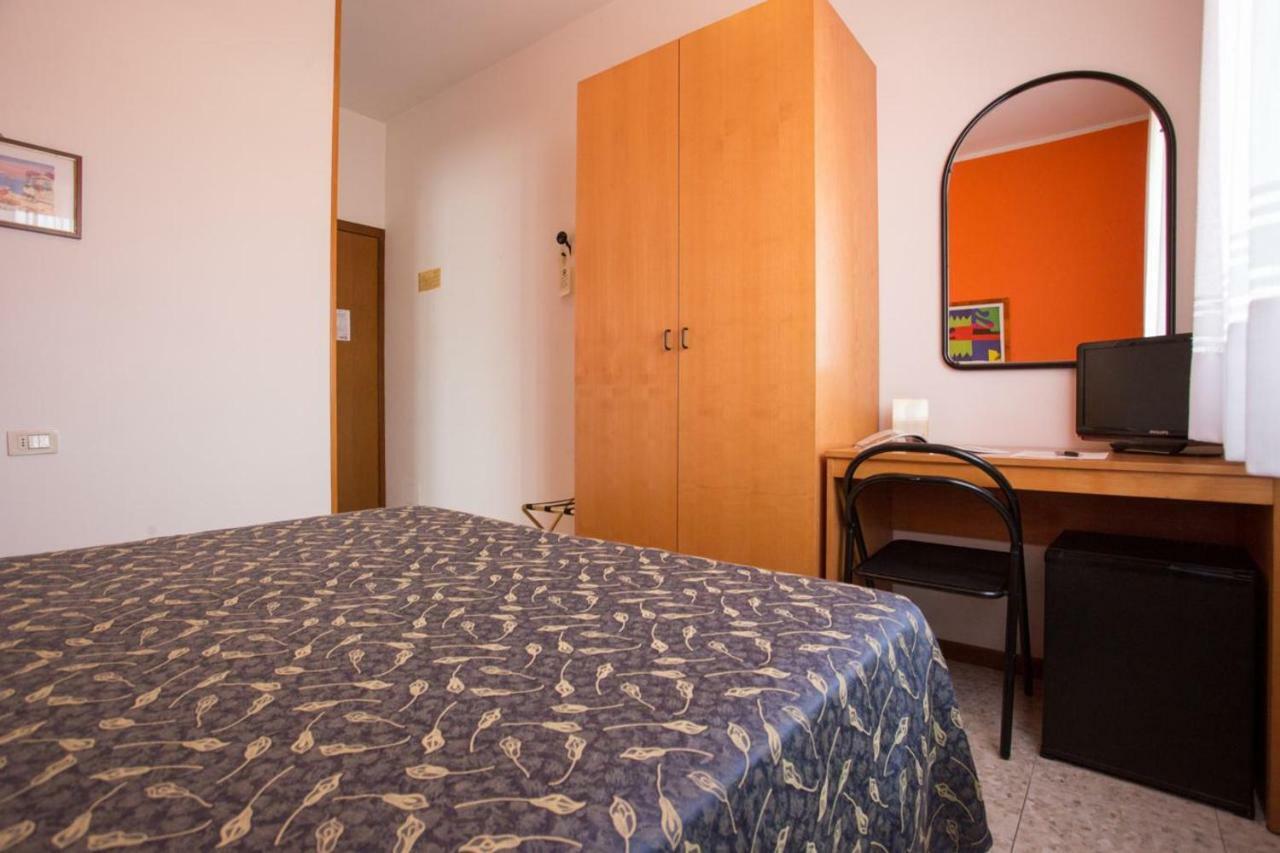 Double Room,847459526:JPEG