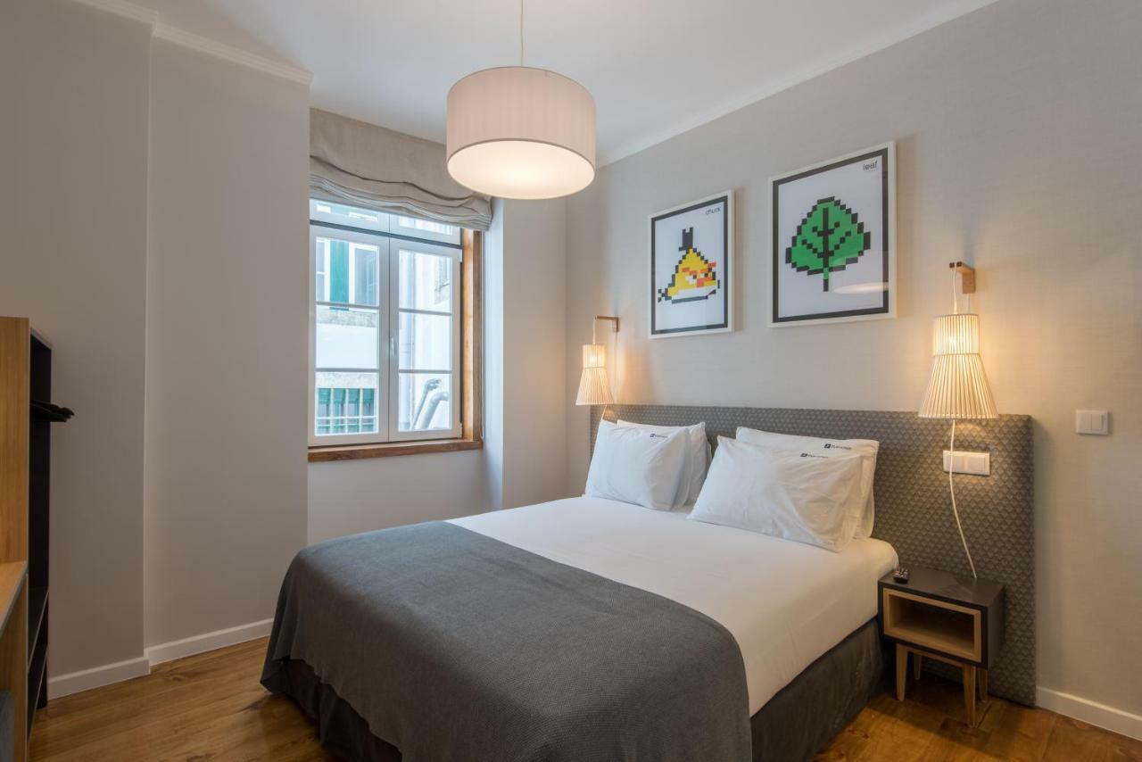 Small Double Room Interior View,847784762:JPEG