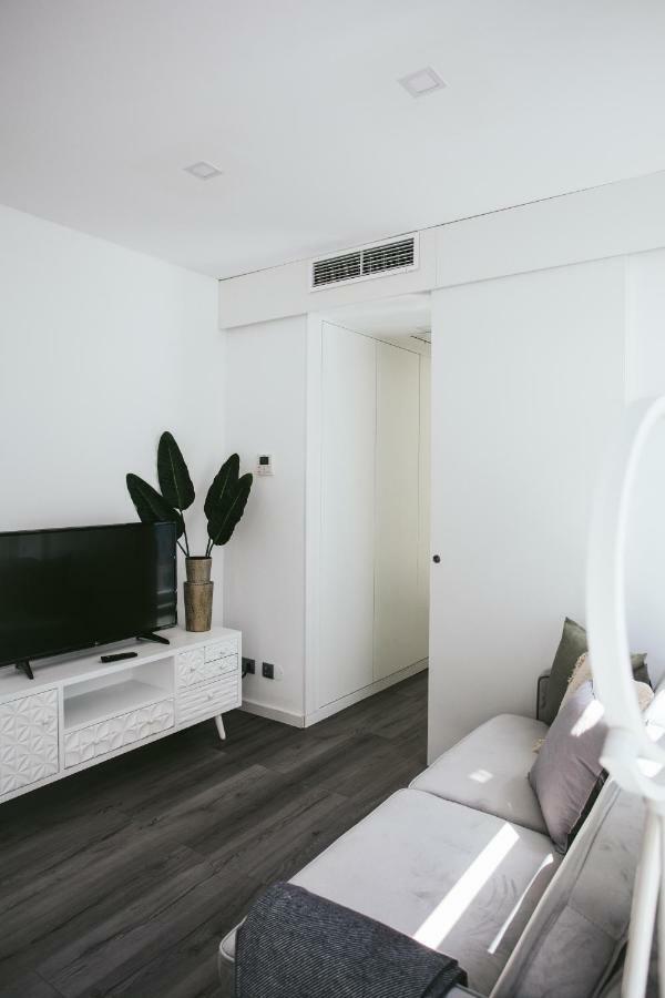 One-Bedroom Apartment,847947587:JPEG
