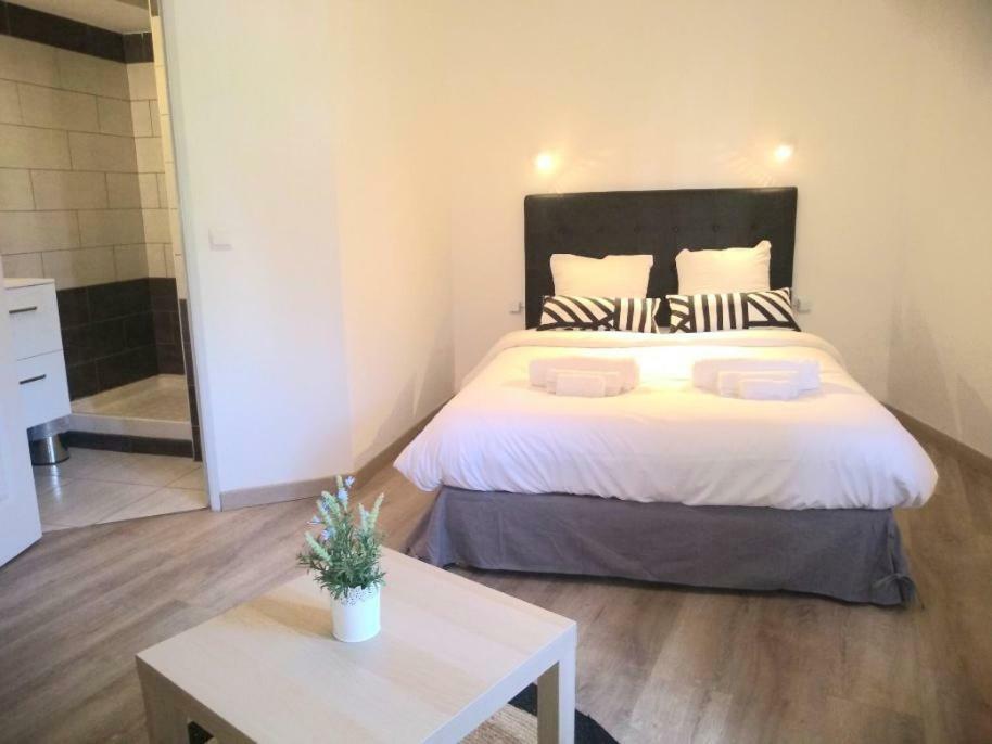 Double Room,1077848176:JPEG