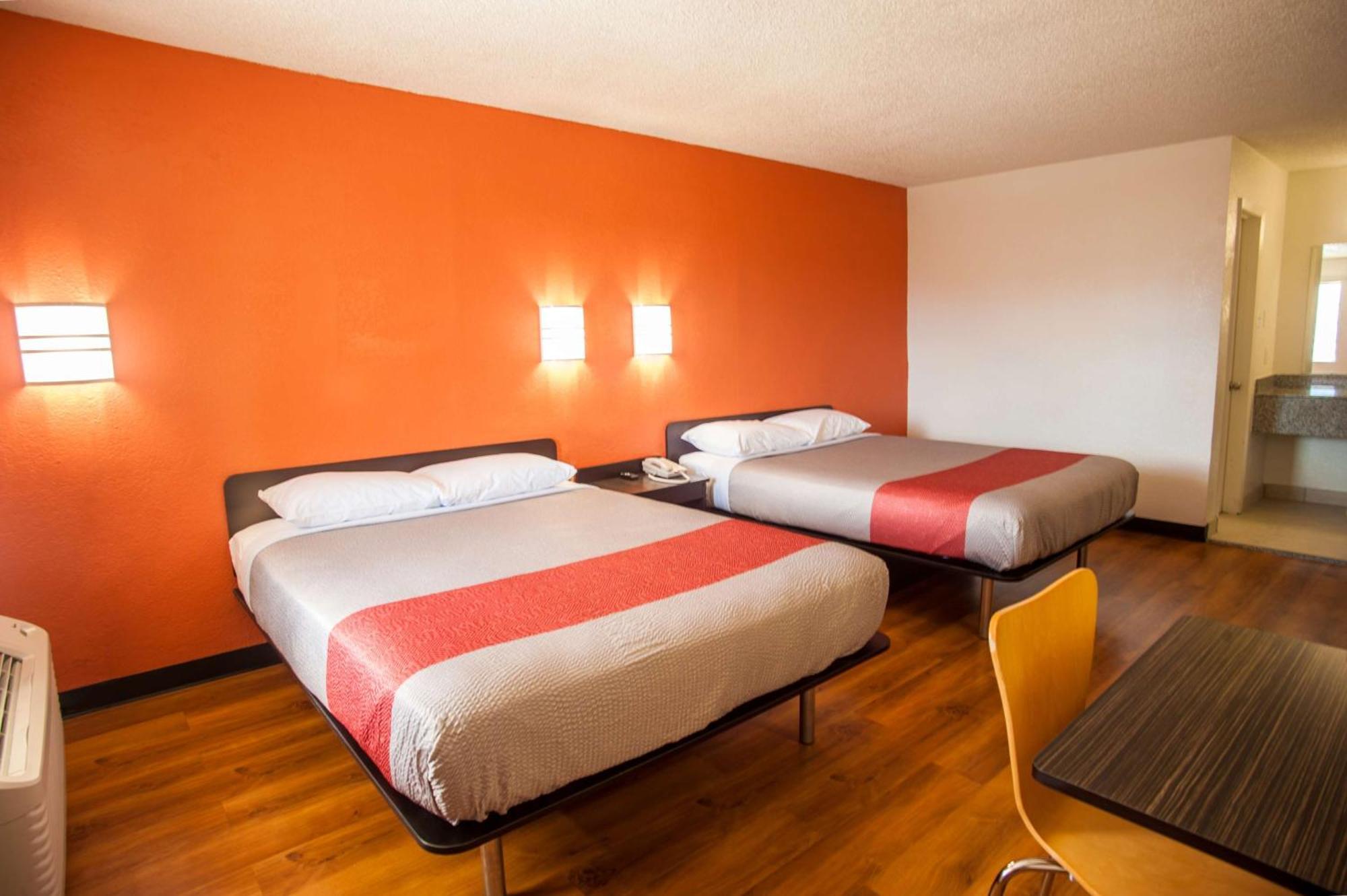 Queen Room with Two Queen Beds - Smoking