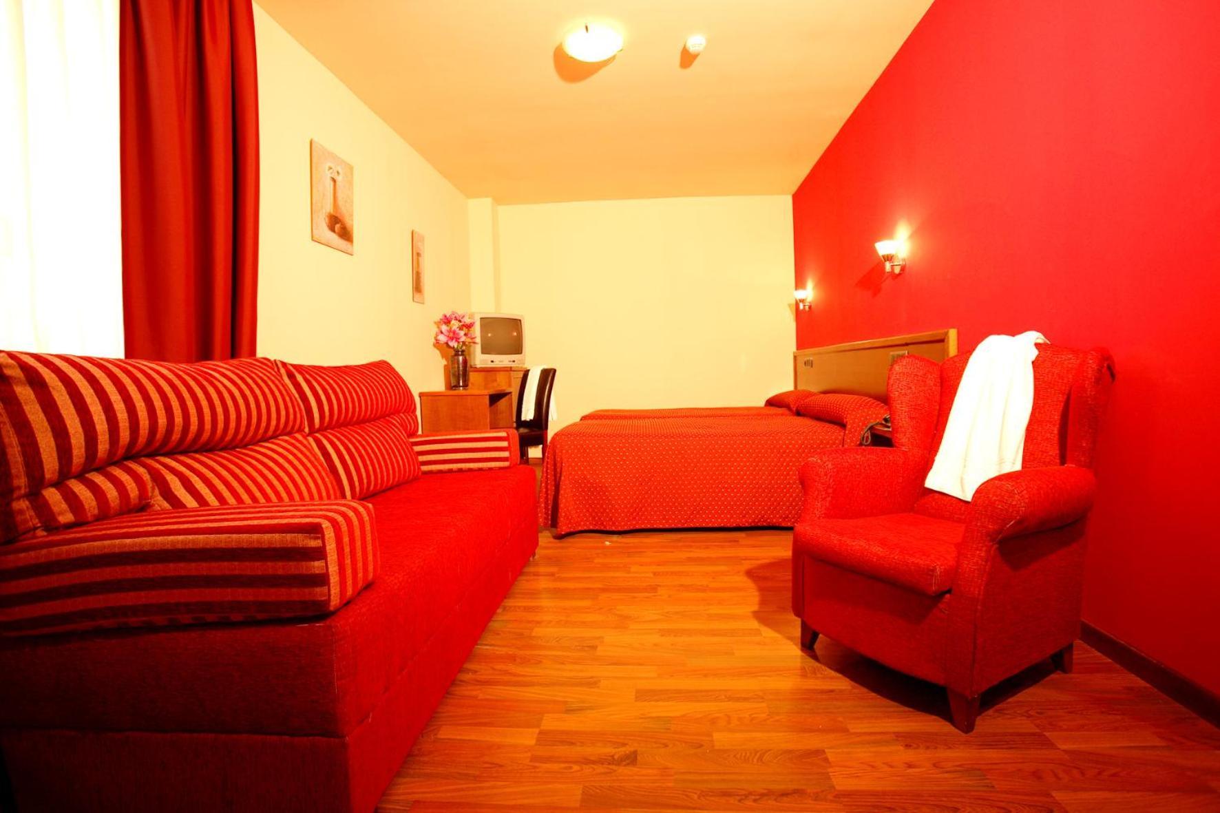 Family Room,1563276133:JPEG