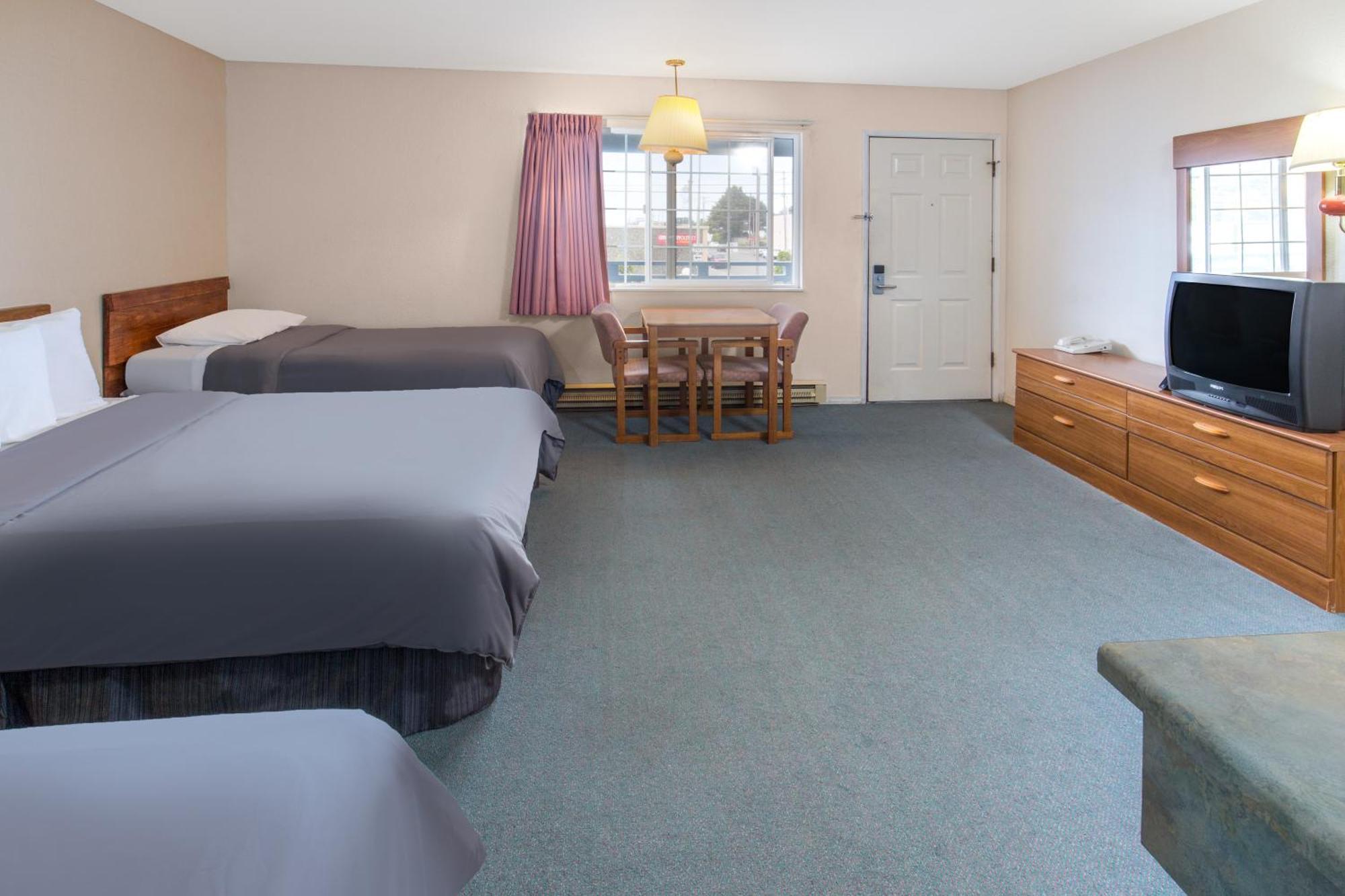 Deluxe Queen Room Two Queen Beds Non-Smoking