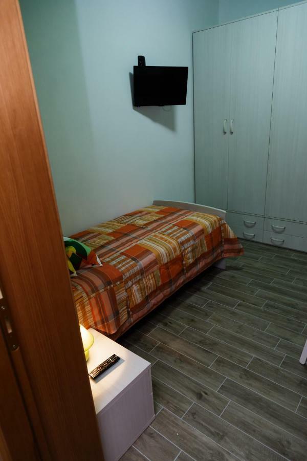 Single Room Private External Bathroom,850919027:JPEG