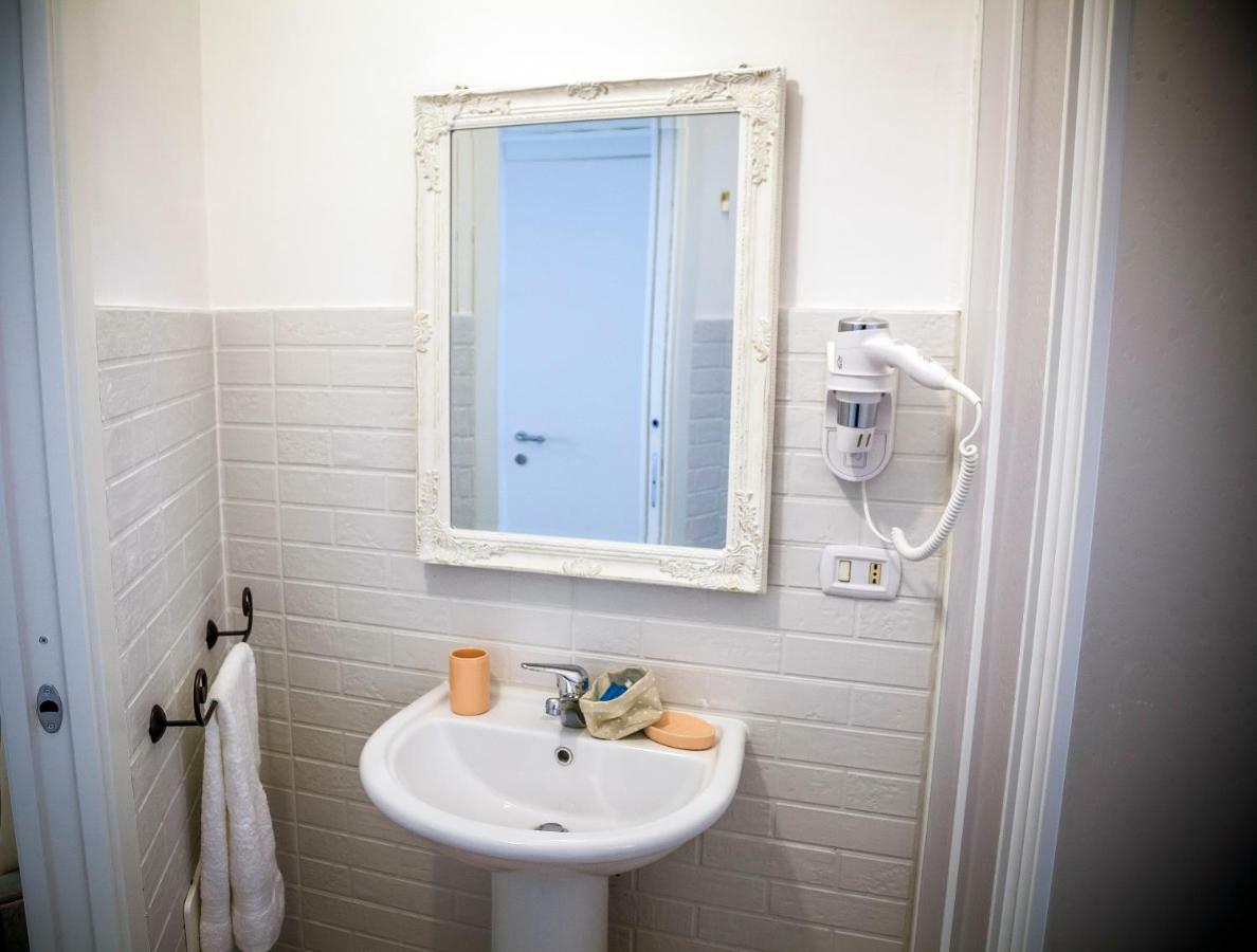 Double Room Private Bathroom,851320214:JPEG