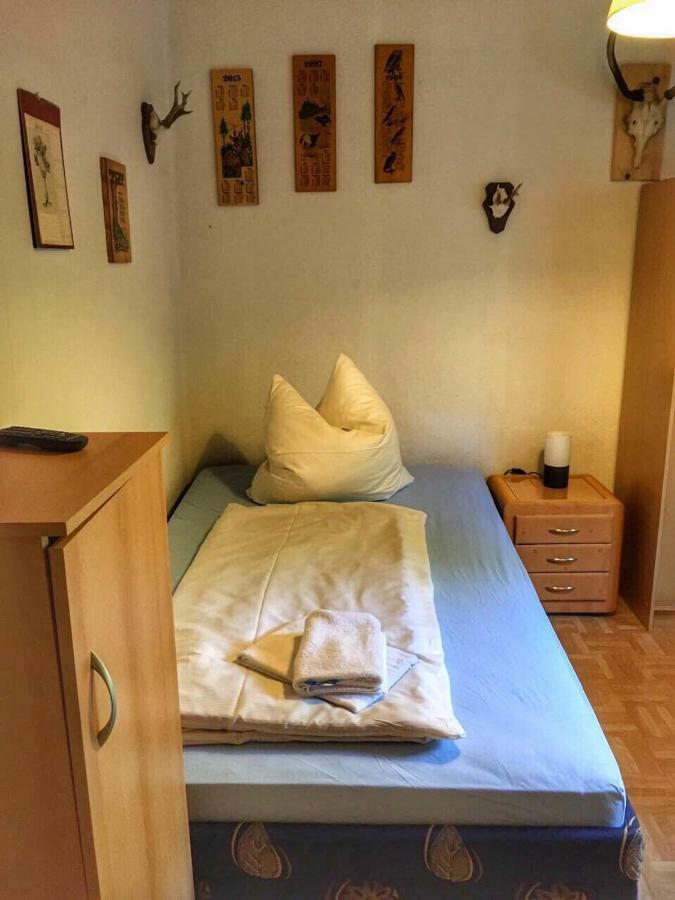 Single Room,851717609:JPEG