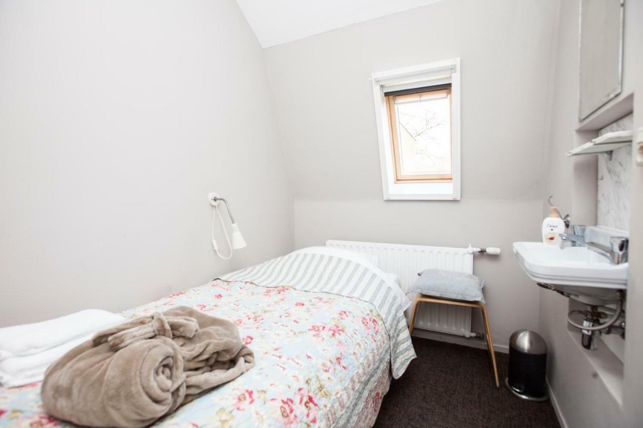 Single Room Shared Shower Toilet