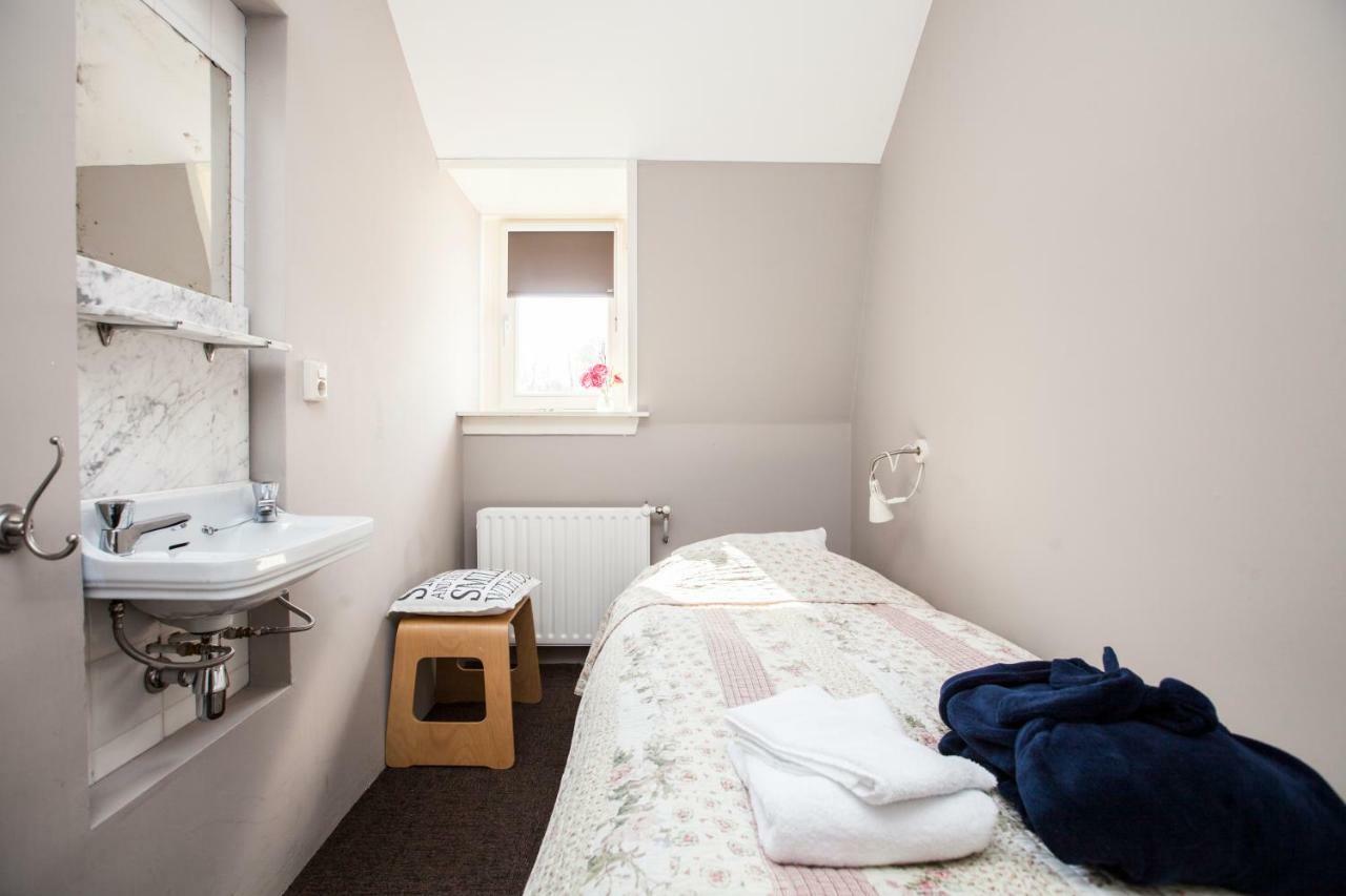 Single Room Shared Shower Toilet