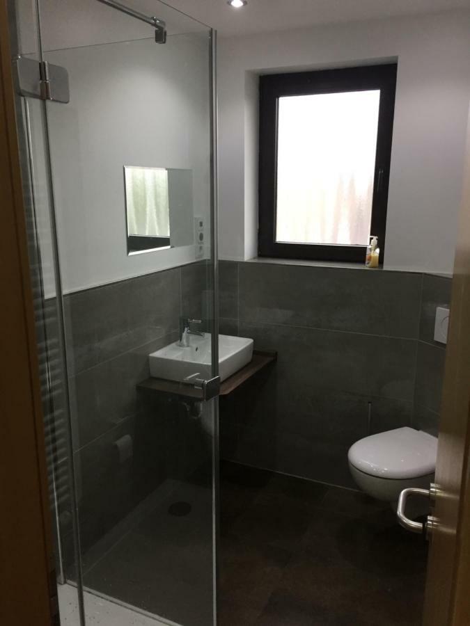 Single Room Shared Shower Toilet,854992430:JPEG