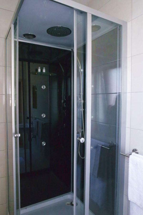 Single Room Bathroom