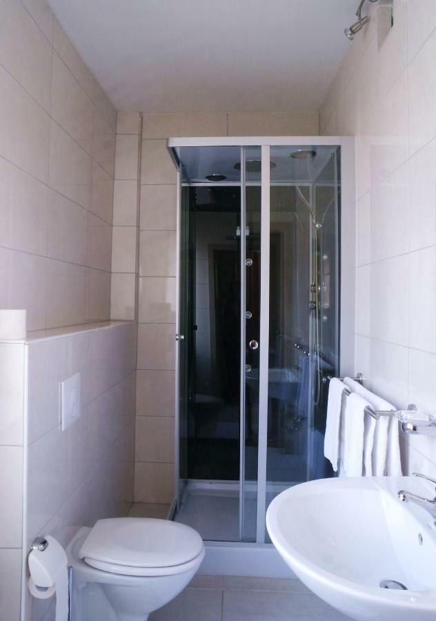 Single Room Bathroom