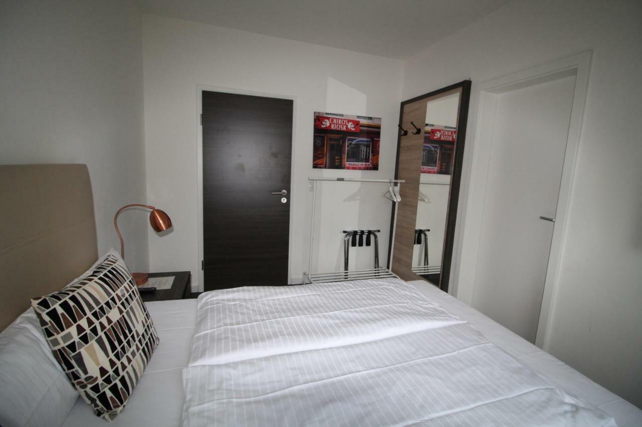 Small Double Room,858178703:JPEG