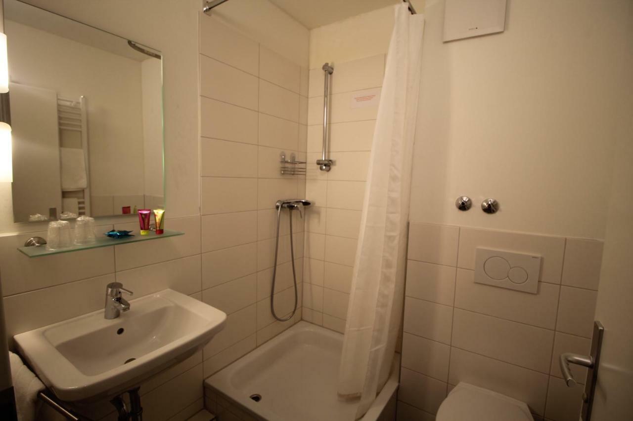 Large Double Room,858175451:JPEG