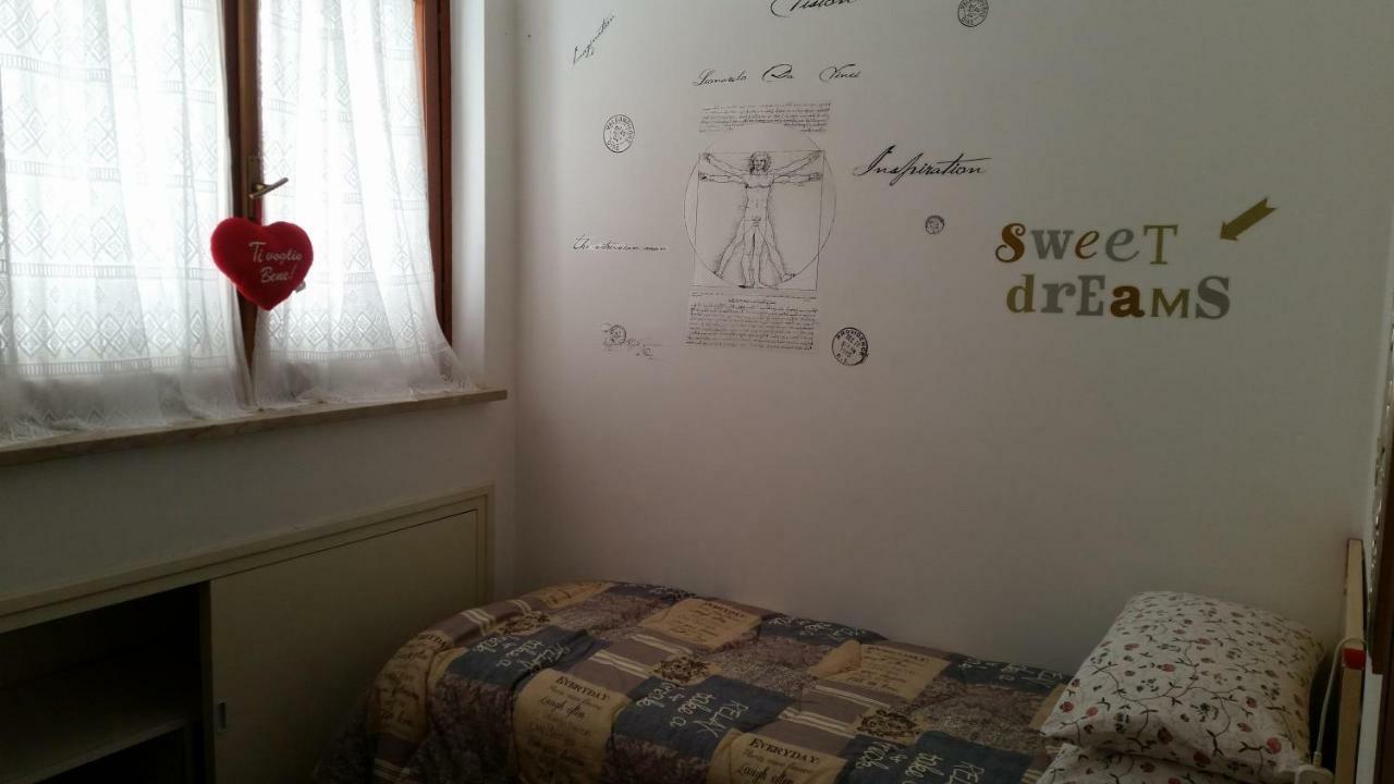 Single Room,851378300:JPEG