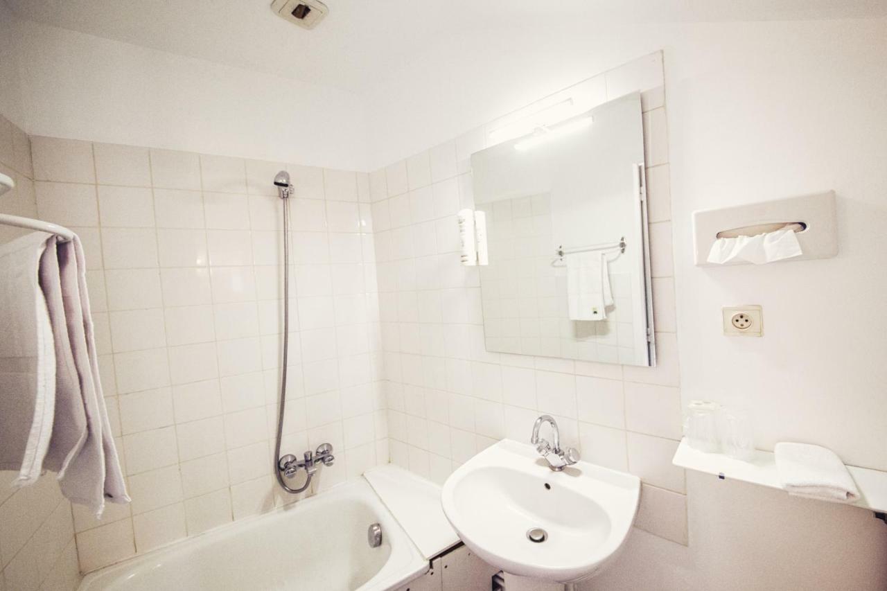Single Room jacuzzi access,887520550:JPEG