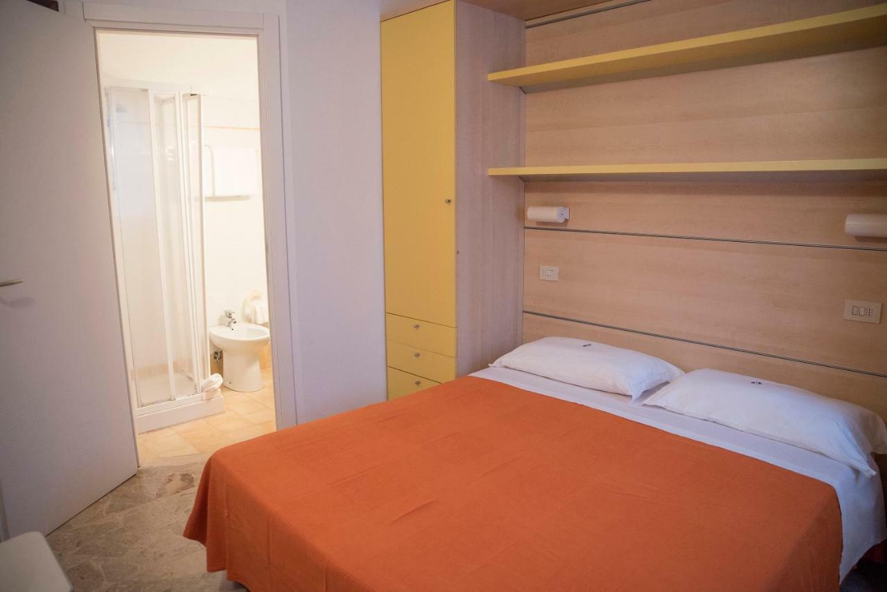 Small Double Room,968125078:JPEG