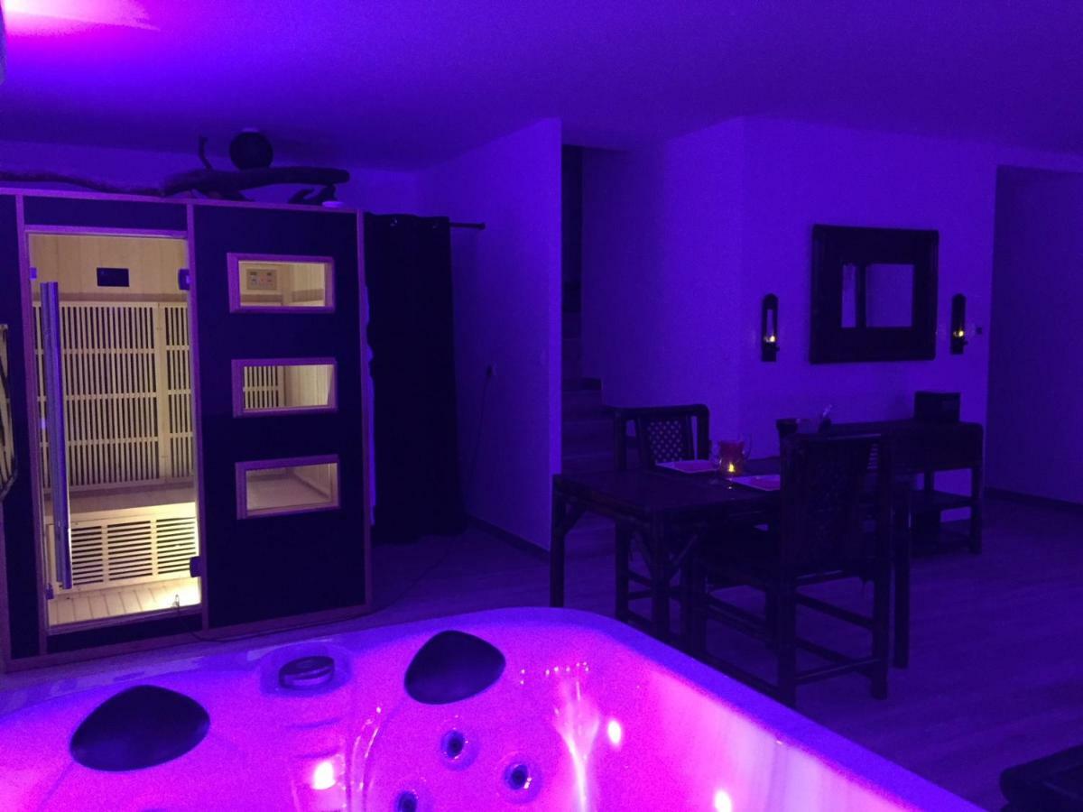 Suite Hot Tub,862173236:JPEG