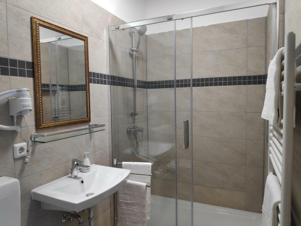 Double or Twin Room Bathroom