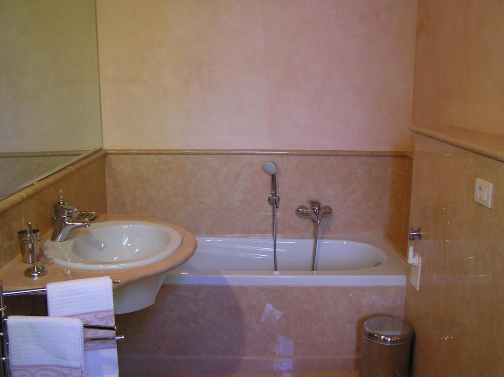 Double Room Private External Bathroom,112321554:JPEG